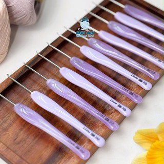   cần tăng size  Kim móc Jinlan cán nhựa resine màu tím sữa và tím trong đầu kim loại mới 