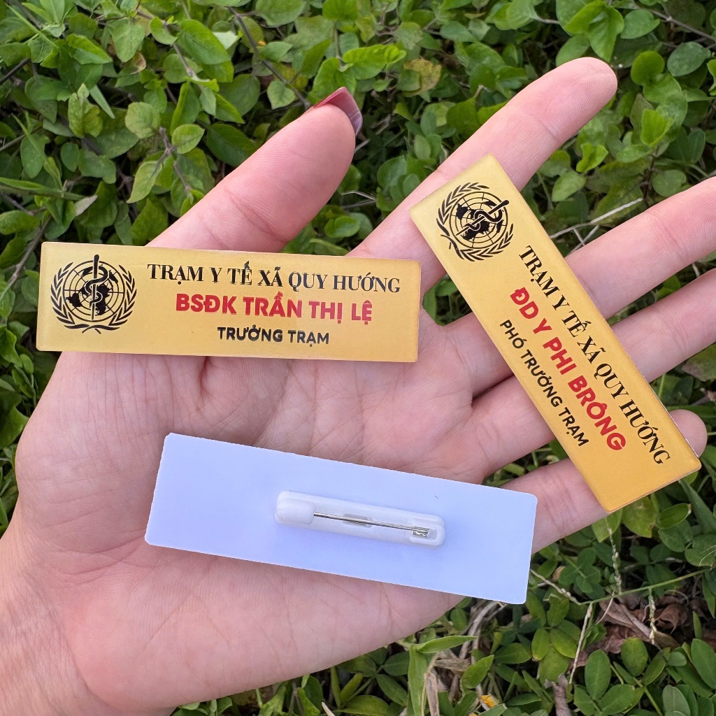 Bảng tên nhân viên - Thẻ tên nhân viên nam châm, ghim cài áo in theo yêu cầu