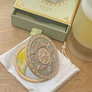 Gương Gấp Trang Điểm Phong Cách Cung Đình Điệu Đà Nhỏ Gọn Cầm Tay Quà Tặng Dành Cho Bạn Gái