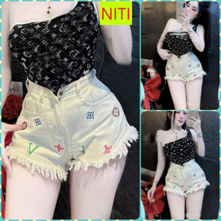 [SOGE2320] QUẦN SHORT JEANS ĐÙI NỮ LƯNG CAO THÊU CHỮ V KÈM LOGO MÀU TRẮNG LAI TUA TÔN DÁNG SIÊU PHÁ CÁCH CỰC HOT
