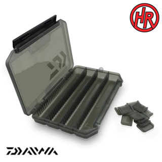 Hộp đựng mồi câu lure đựng phụ kiện câu cá DAIWA đen nhựa cao cấp bền đẹp