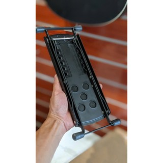 Đế ghế gác chân chơi đàn guitar perlman