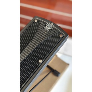 Đế ghế gác chân chơi đàn guitar perlman