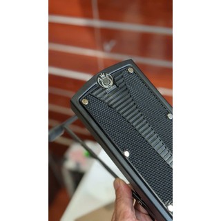 Đế ghế gác chân chơi đàn guitar perlman