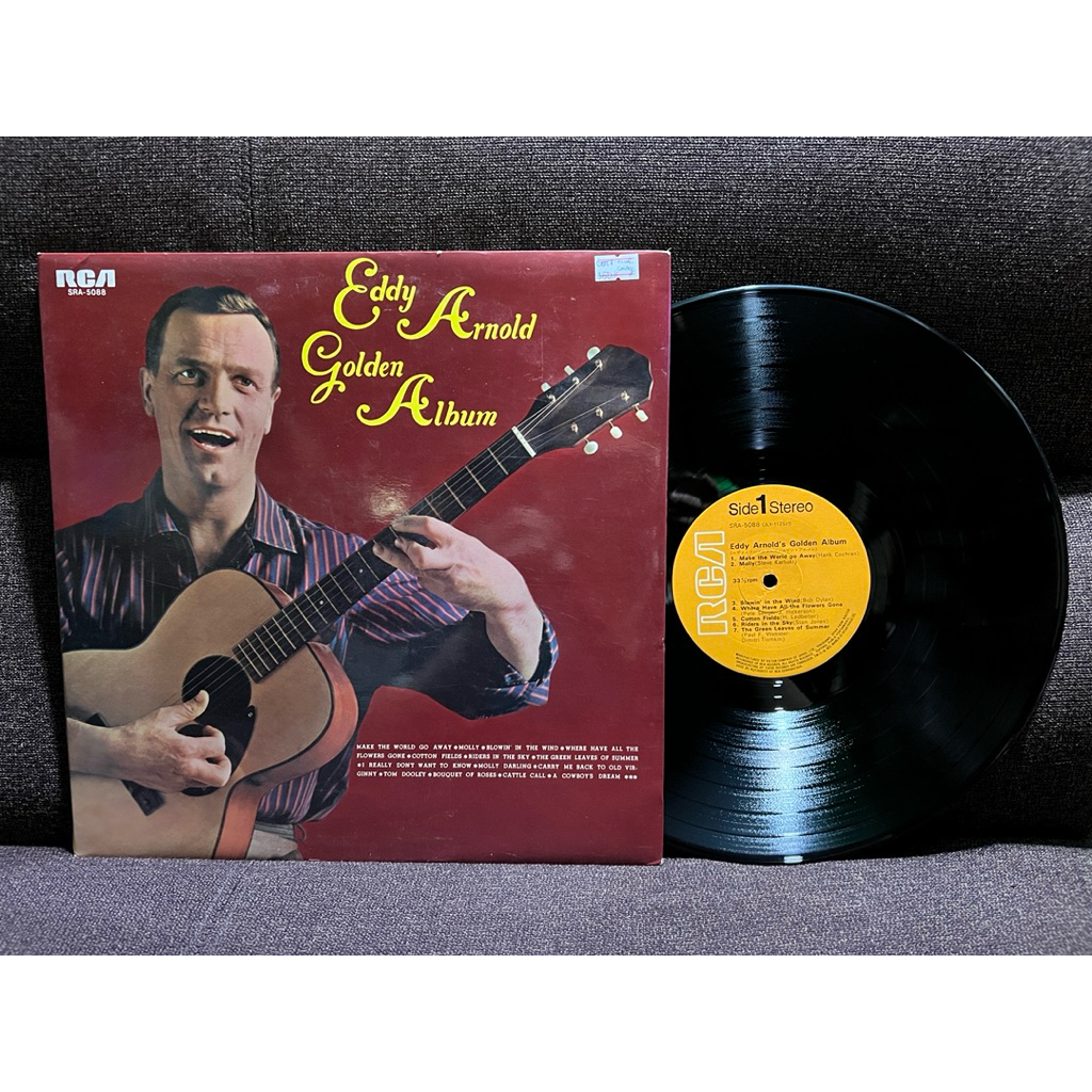 Eddy Arnold's Golden Album" của nghệ sĩ nhạc đồng quê người Mỹ Eddy Arnold.