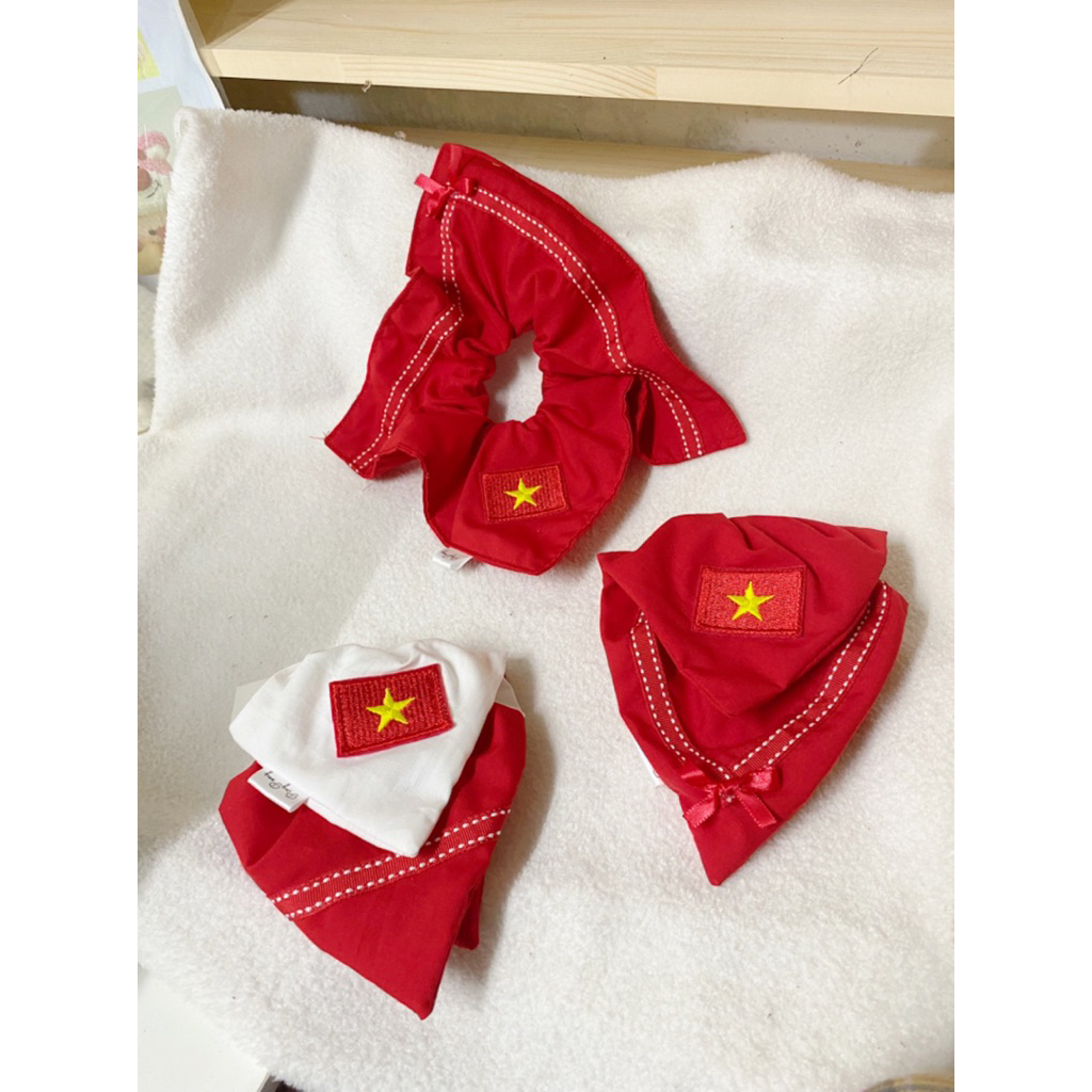 [ Scrunchies ]- Scrunchies vuông cờ đỏ sao vàng