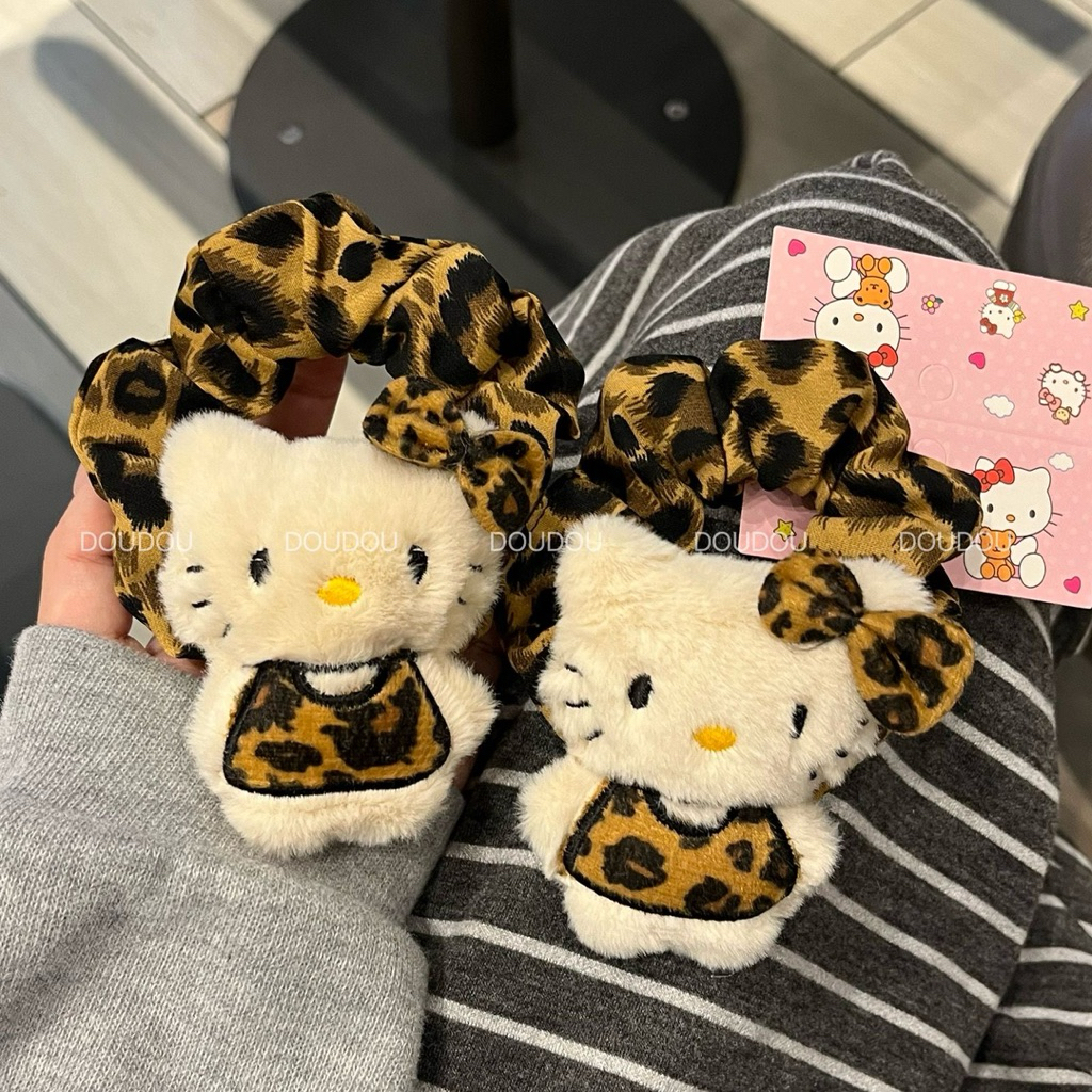 Scrunchies hello kitty , cột tóc hello kitty nhung nâu hottrend dễ thương.