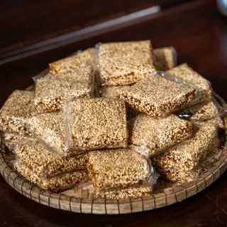  Combo 10 gói   2 kg   kẹo mè xửng dẻo Huế : dẻo dai thơm bùi béo ăn là ghiền  200g  gói 