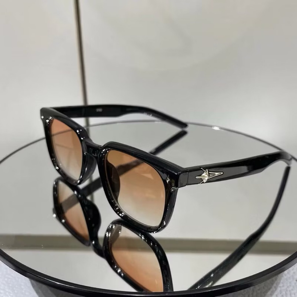 Kính thời trang OJO Sơn Tùng gọng dày dặn, dáng mắt vuông dễ đeo