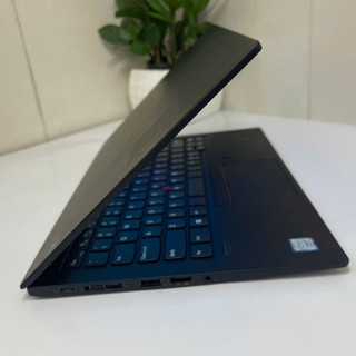 Lenovo ThinkPad X1 Carbon Gen 7 là chiếc ultrabook cao cấp, siêu mỏng nhẹ, bền bỉ và mạnh mẽ.
