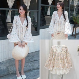 [Outfit Du Lịch]: Áo Babydoll Tay Loe Xòe Rộng Cổ V Đáp Viền Ren Thêu Hoa Sặc Sỡ (Ảnh Thật Trải Sàn)