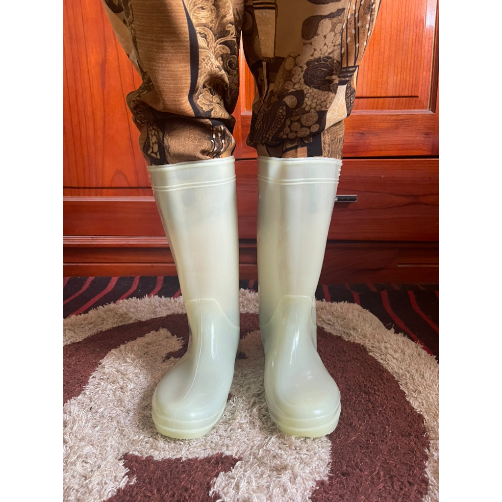 Ủng Ngắn Màu Trắng Cao Su Mềm Size 35 - 43