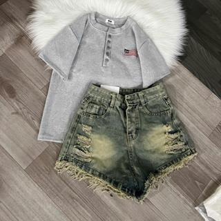   MỞ BÁN GIẢM 59% SET BỘ ÁO THÊU CỜ Aa cổ trụ 5 cúc mix quần sooc bò dáng ngắn tua rách mẫu mới 2025 