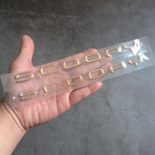 (Màu vàng) Tem chữ nổi SCOOPY gắn được cho nhiều đời, nhựa cứng mạ crom chống nước tốt (Giá bán 2 bên)
