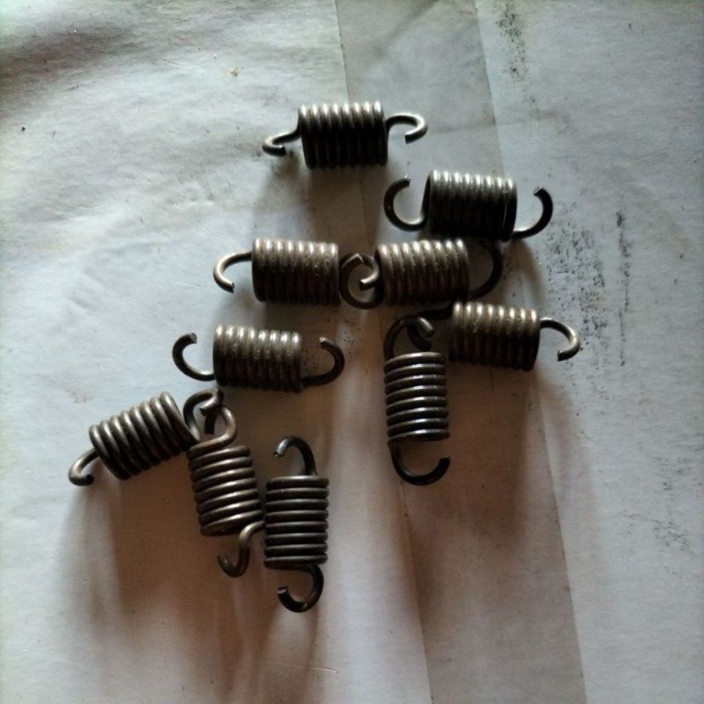 1 lò xo côn máy cắt cỏ stihl 250 đài Loan