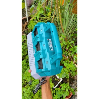 Đế Sạc 6 cổng dùng sạc cho pin Lithium-ion 20V hiệu Total TFCLI2064 - Bảo Hành 6 Tháng