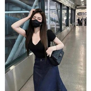 S904 (TÁO ĐỎ BIGSIZE 55-90KG)  SET 2 MÓN THIẾT KẾ BIGSIZE ÁO CỔ TIM ĐEN + CHÂN VÁY JEAN DÀI