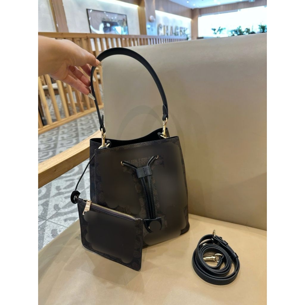 ROWAN BUCKET BAG. Mẫu túi bucket đơn giản