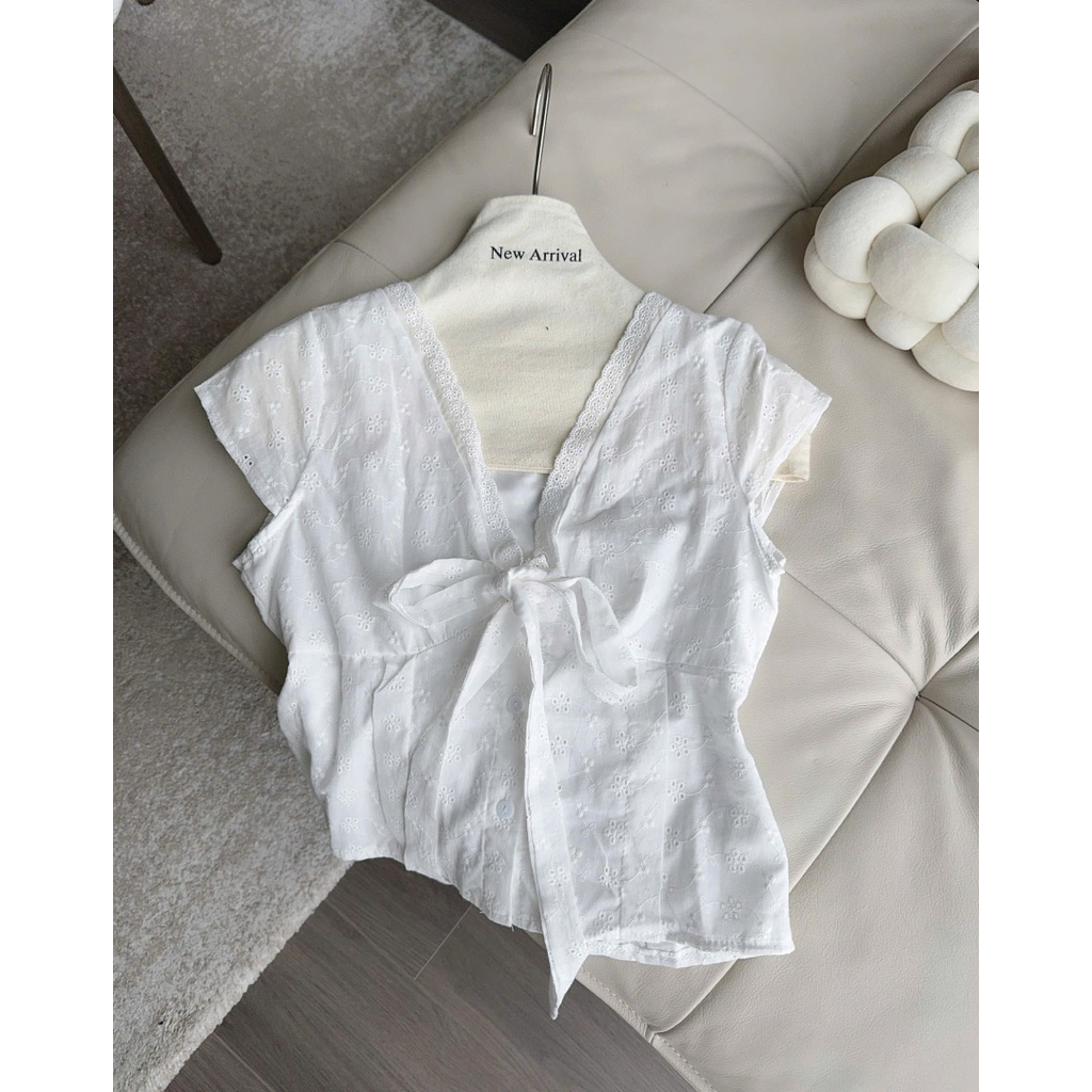 Áo kiểu nữ ren xô boil dáng ôm nữ cổ V thắt nơ ngực tay hến CHEALIN TOP | BigBuy360 - bigbuy360.vn