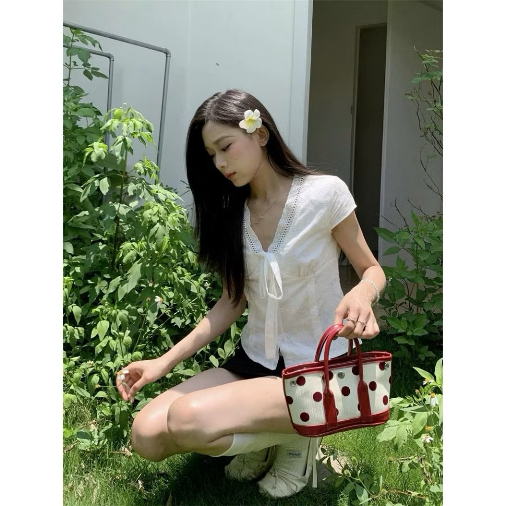 Áo kiểu nữ ren xô boil dáng ôm nữ cổ V thắt nơ ngực tay hến CHEALIN TOP | BigBuy360 - bigbuy360.vn