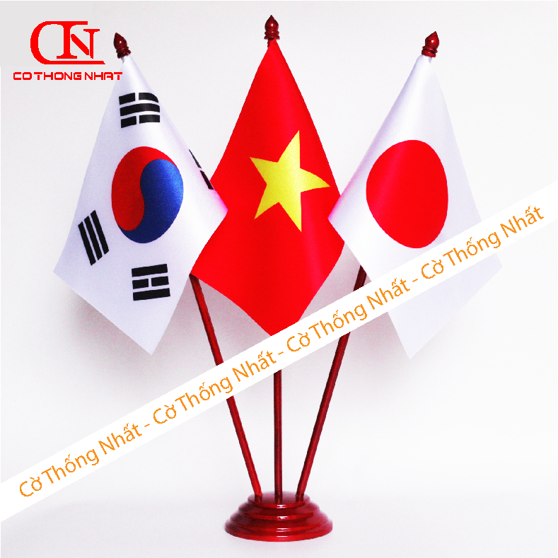 Bộ cờ để bàn đế gỗ cắm 3 cờ các nước tùy chọn theo yêu cầu