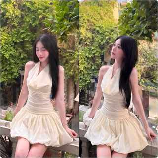 Sét Váy Gió Nhăn Cổ Yếm Cổ Kiểu Mới Gồm Áo Yếm Lưng Thun + Chân Váy Bí