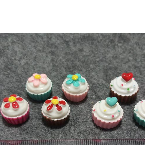 Mô hình bánh cupcake tý hon trang trí nhà búp bê, roombox