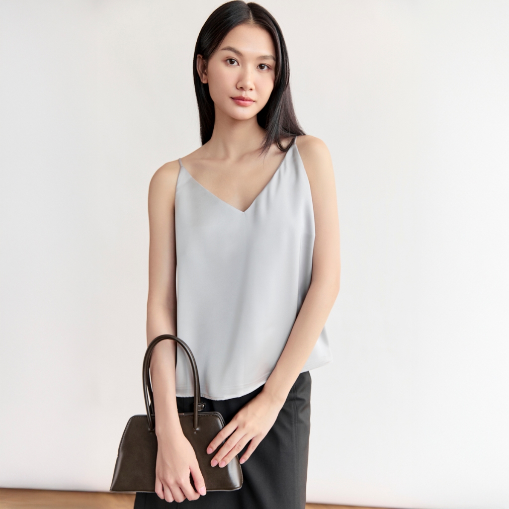Áo hai dây cổ V MONO TALK dáng xuông, chất liệu satin mềm mát MFTO25Y-T20011FT | BigBuy360 - bigbuy360.vn