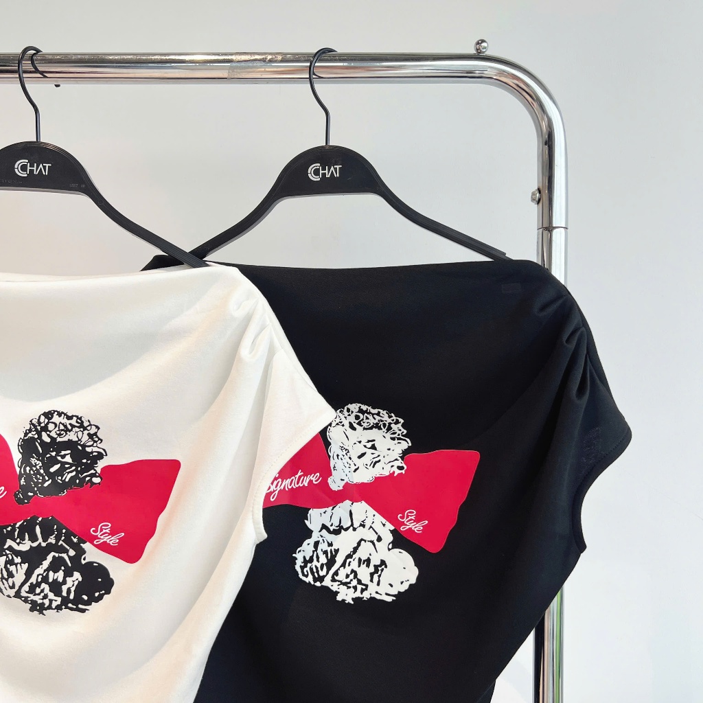 Áo Thun Nữ 𝐂𝐂𝐇𝐀𝐓 Dáng Ôm Kiểu Vai Chờm In Jamie Chất Liệu Cao Cấp 15TNC6001OT | BigBuy360 - bigbuy360.vn