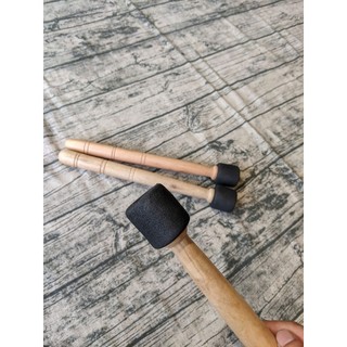 Dùi trống cái đội bọc đệm đen dùng cho trường học