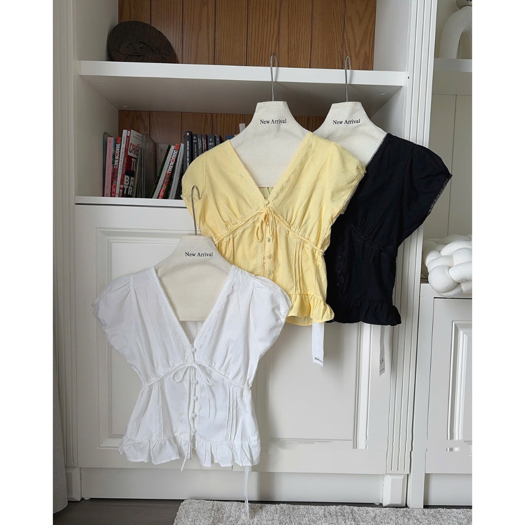 [Sẵn Hàng] ÁO LINEN TAY BỒNG CỔ V DÂY NƠ PHỐI CHÂN BÈO PHONG CÁCH BASIC ÁO KIỂU BASIC - DÀNH CHO NỮ | BigBuy360 - bigbuy360.vn