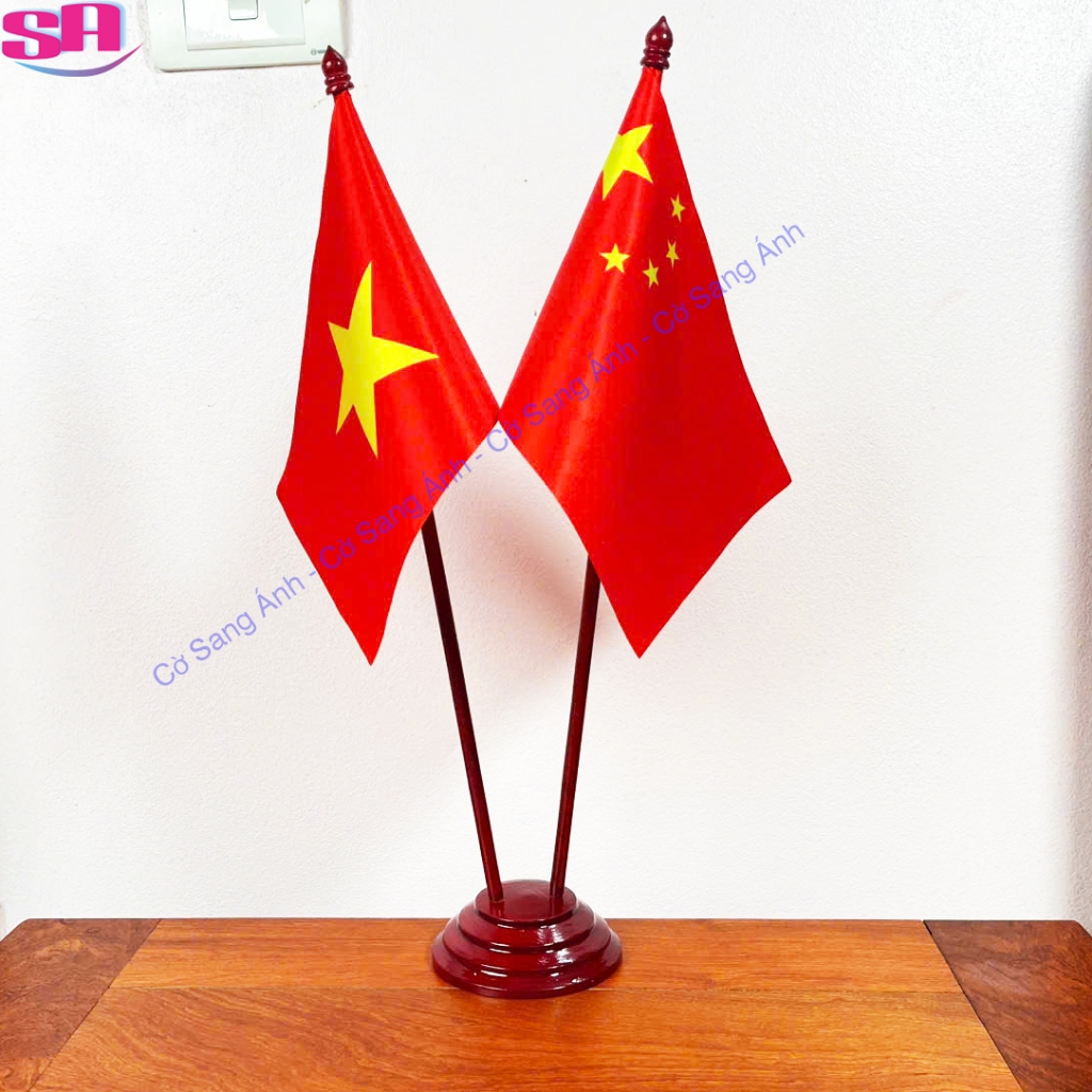 Cờ Để Bàn Đế gỗ Cắm 2 cờ Việt Nam - Trung Quốc In Kỹ Thuật Số 3D