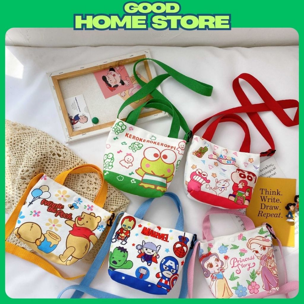 GOOD HOME STORE Túi đeo chéo vải Canvas in hoạ tiết gấu dâu Lotso kèm 2 quai đeo -Túi xách gấu dâu