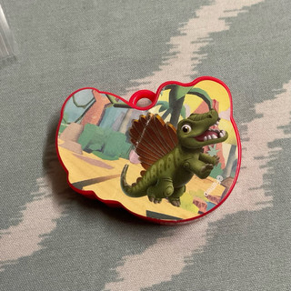 Mô hình rương kho báu đồ chơi trứng Kinder Joy