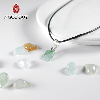 Mặt dây chuyền bàn chân mini đá cẩm thạch type A 7x10mm mệnh hỏa, mộc - Ngọc Quý