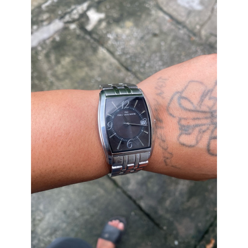 đồng hồ si nhật thương hiệu the clock house dùng pin năng lượng, size mặt 34mm dáng tank dành cho na