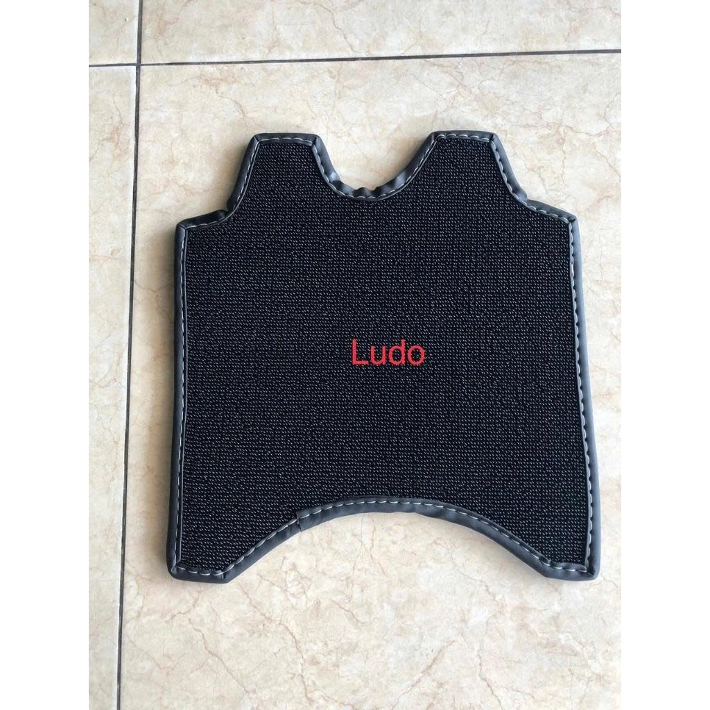 Thảm xe máy điện Vinfast Ludo có logo