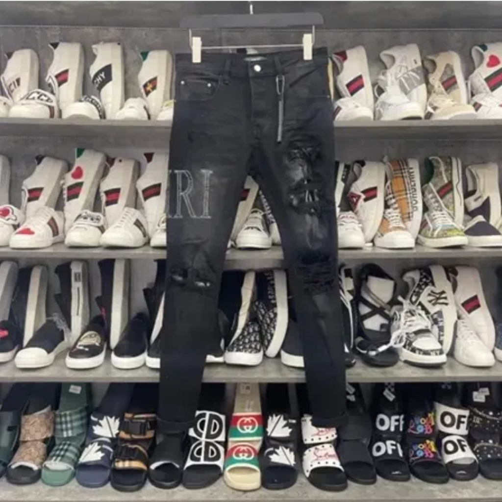 Quần jean nam thêu chữ amiri rách xước vá bạ da đen phong cách boy phố