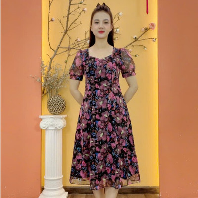 Đầm suông xòe - Cổ vuông tim tay ngắn - Đen hoa hồng - TTV1918