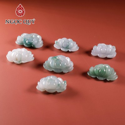 Mặt dây chuyền hoa sen đá cẩm thạch A - Phỉ thúy type A chất nếp băng 26x21mm - Ngọc Quý