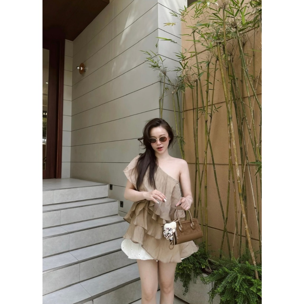ÁO LỆCH VAI BÈO TẦNG CHẤT TƠ NHẸ BỒNG BỀNH SIÊU XINH ÁO TƠ LỆCH VAI BÈO TẦNG - DÀNH CHO NỮ | BigBuy360 - bigbuy360.vn