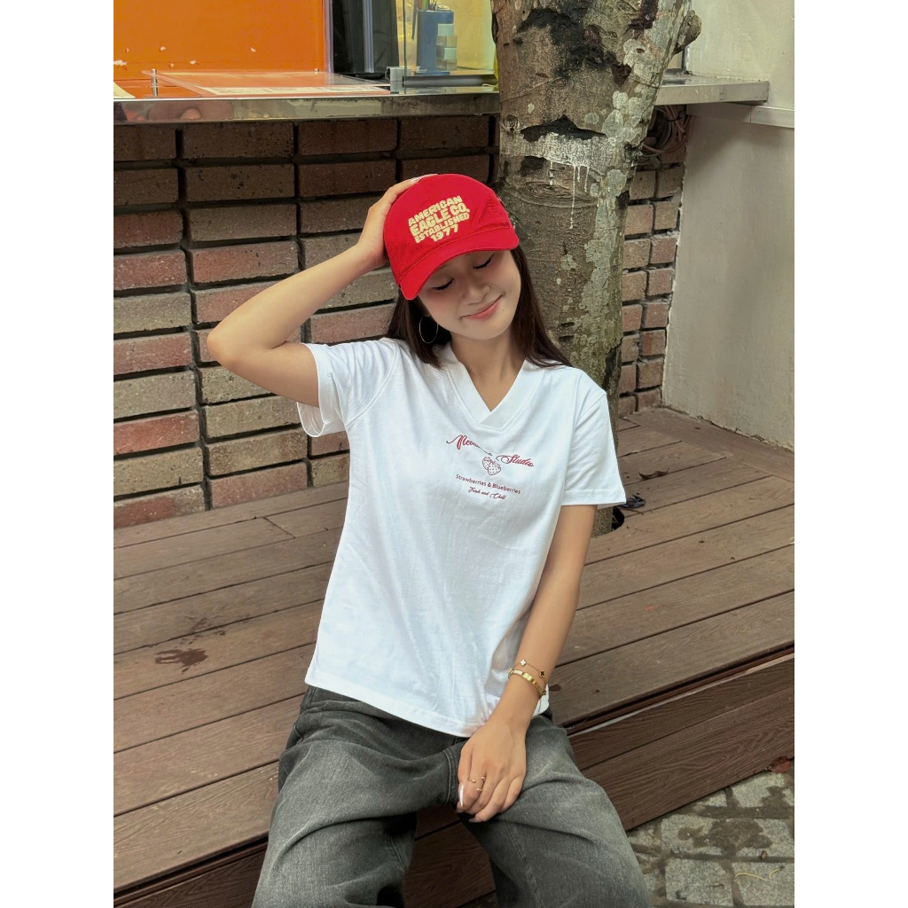 Áo Thun V-Neck Baby Tee Strawberries Local Brand NEVASOME 7 Màu Basic Cotton 230 gsm Nữ Top Cổ V | BigBuy360 - bigbuy360.vn