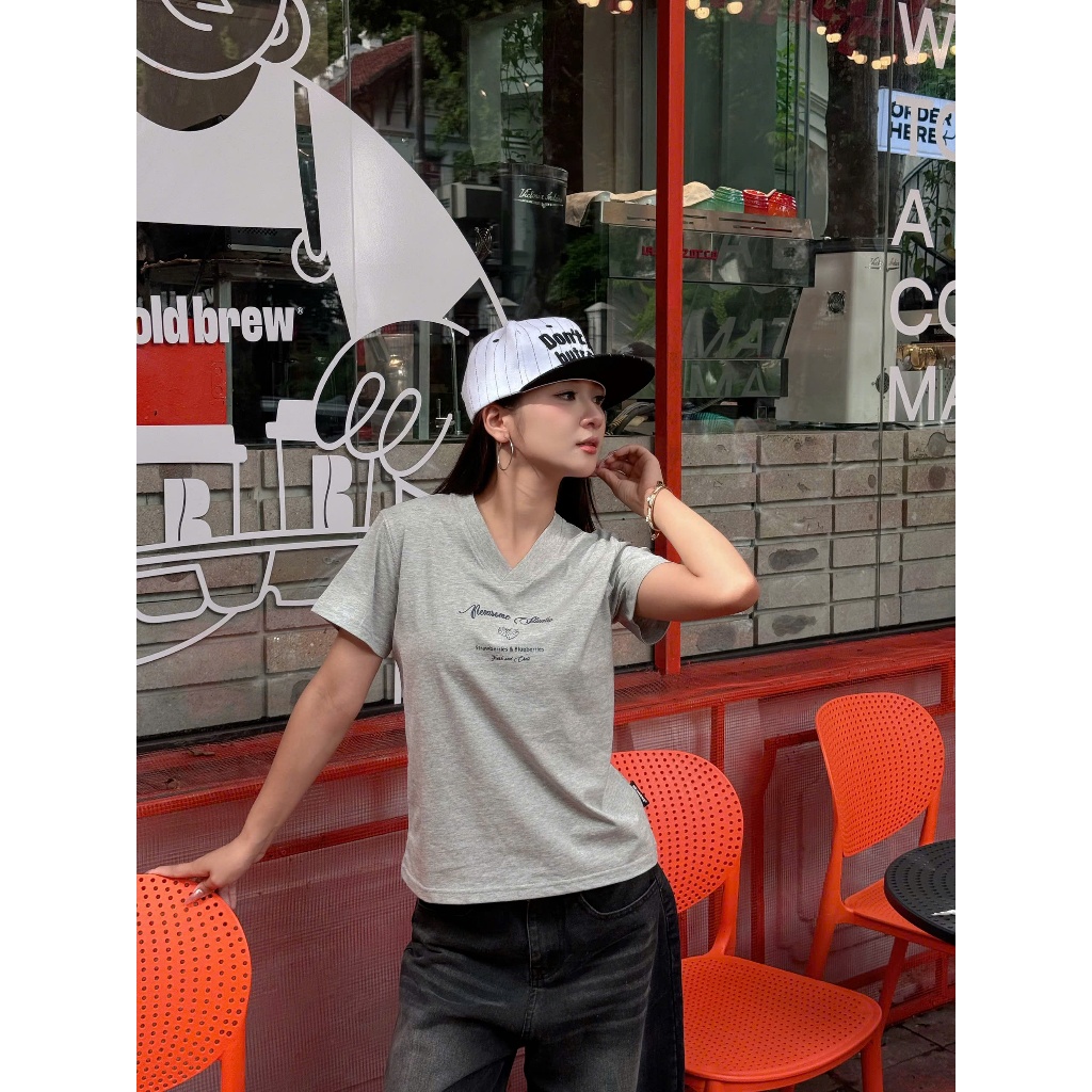 Áo Thun V-Neck Baby Tee Strawberries Local Brand NEVASOME 7 Màu Basic Cotton 230 gsm Nữ Top Cổ V | BigBuy360 - bigbuy360.vn