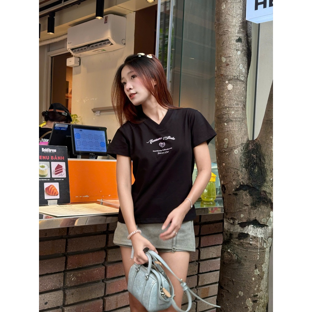Áo Thun V-Neck Baby Tee Strawberries Local Brand NEVASOME 7 Màu Basic Cotton 230 gsm Nữ Top Cổ V | BigBuy360 - bigbuy360.vn