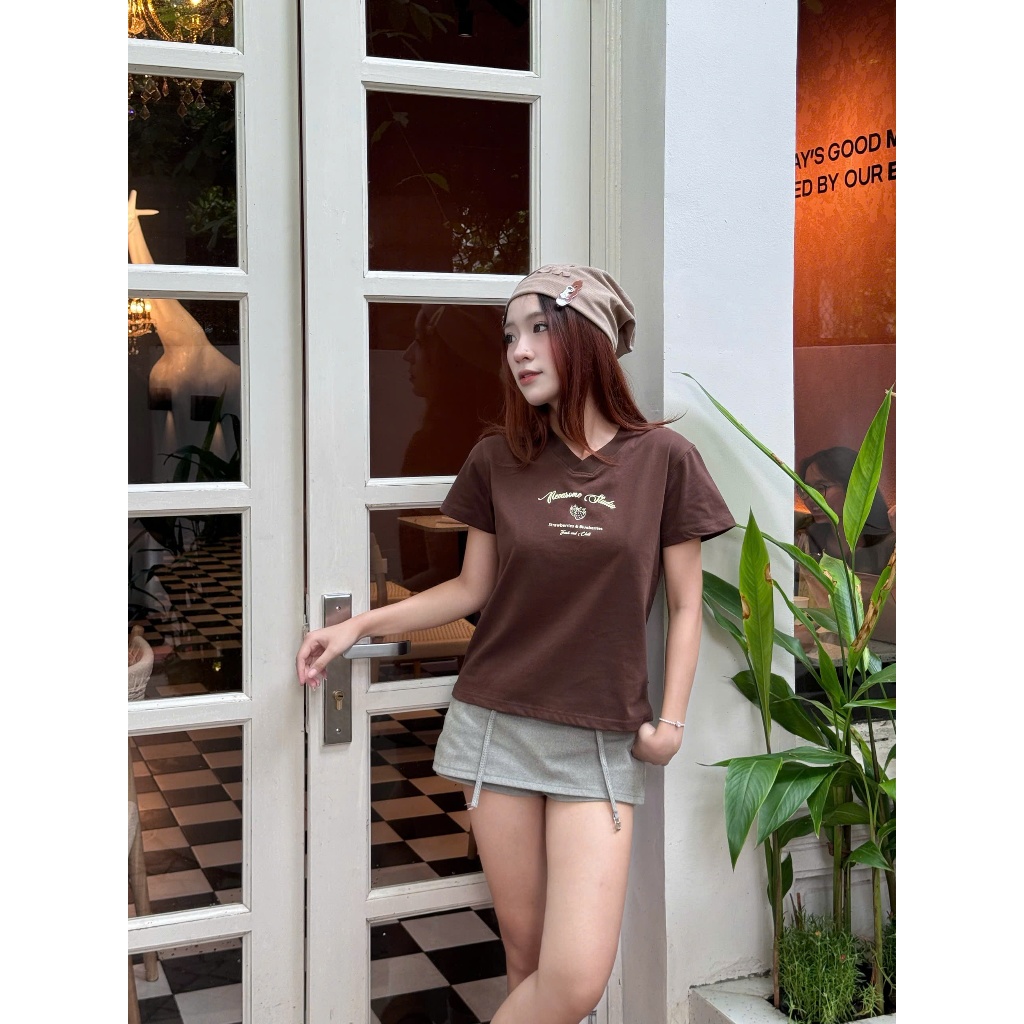 Áo Thun V-Neck Baby Tee Strawberries Local Brand NEVASOME 7 Màu Basic Cotton 230 gsm Nữ Top Cổ V | BigBuy360 - bigbuy360.vn