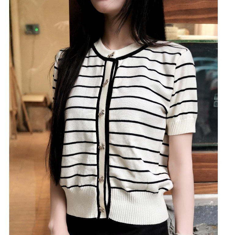 (BST hè HTIQUE) DEAL mở bán Áo len kẻ ngang cúc nơ siêu sang chảnh, Áo len nhẹ nhàng nữ tính HT21 | BigBuy360 - bigbuy360.vn