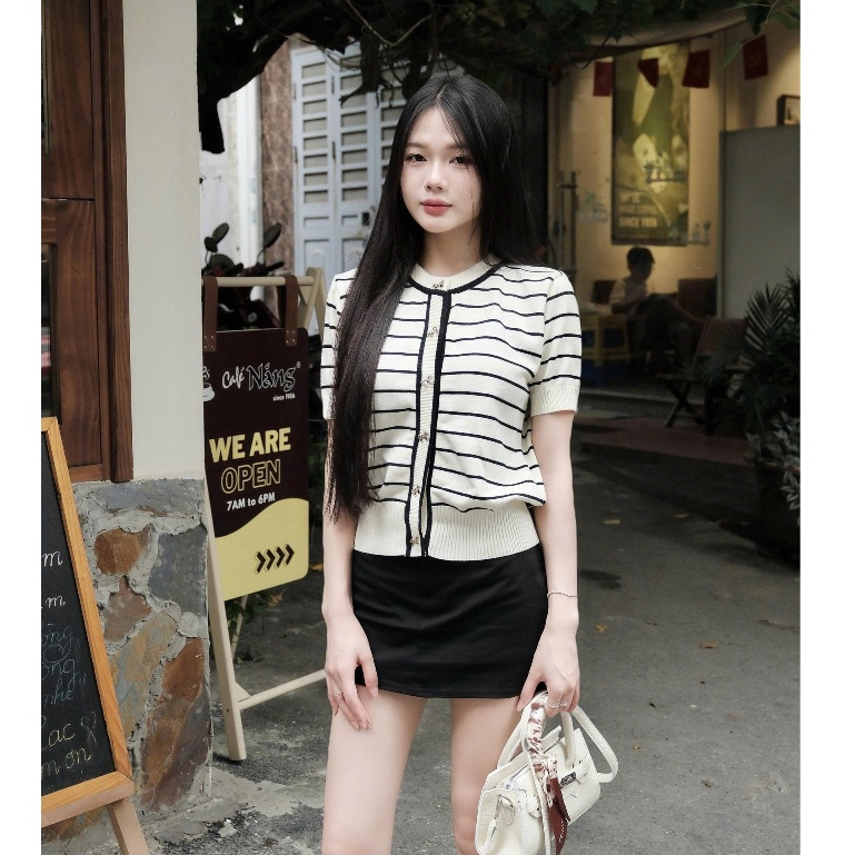 (BST hè HTIQUE) DEAL mở bán Áo len kẻ ngang cúc nơ siêu sang chảnh, Áo len nhẹ nhàng nữ tính HT21 | BigBuy360 - bigbuy360.vn