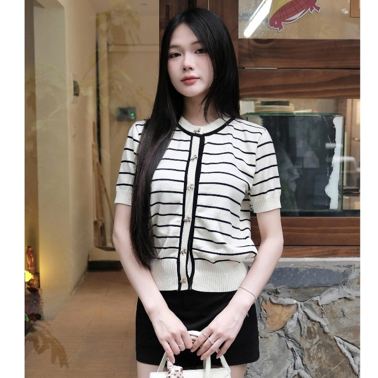 (BST hè HTIQUE) DEAL mở bán Áo len kẻ ngang cúc nơ siêu sang chảnh, Áo len nhẹ nhàng nữ tính HT21 | BigBuy360 - bigbuy360.vn