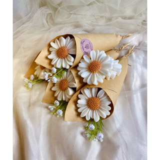 Nến Thơm Hoa Cúc Tốt Nghiệp Lãng Mạn Quà Tặng Decor Tinh Dầu Thiên Nhiên Thư Giãn Thơm Phòng Handmade Secretmenu