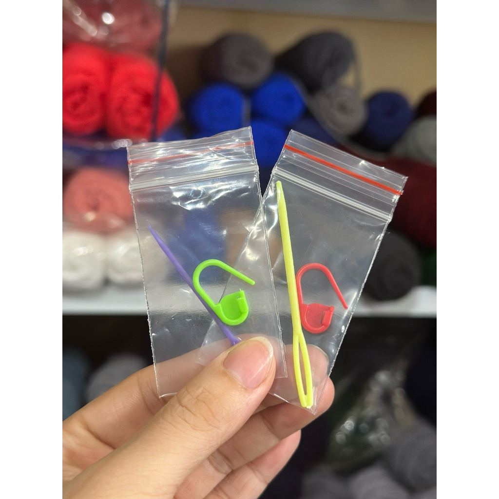 [Quà Tặng] Set 1 kim khâu và 1 ghim đánh dấu